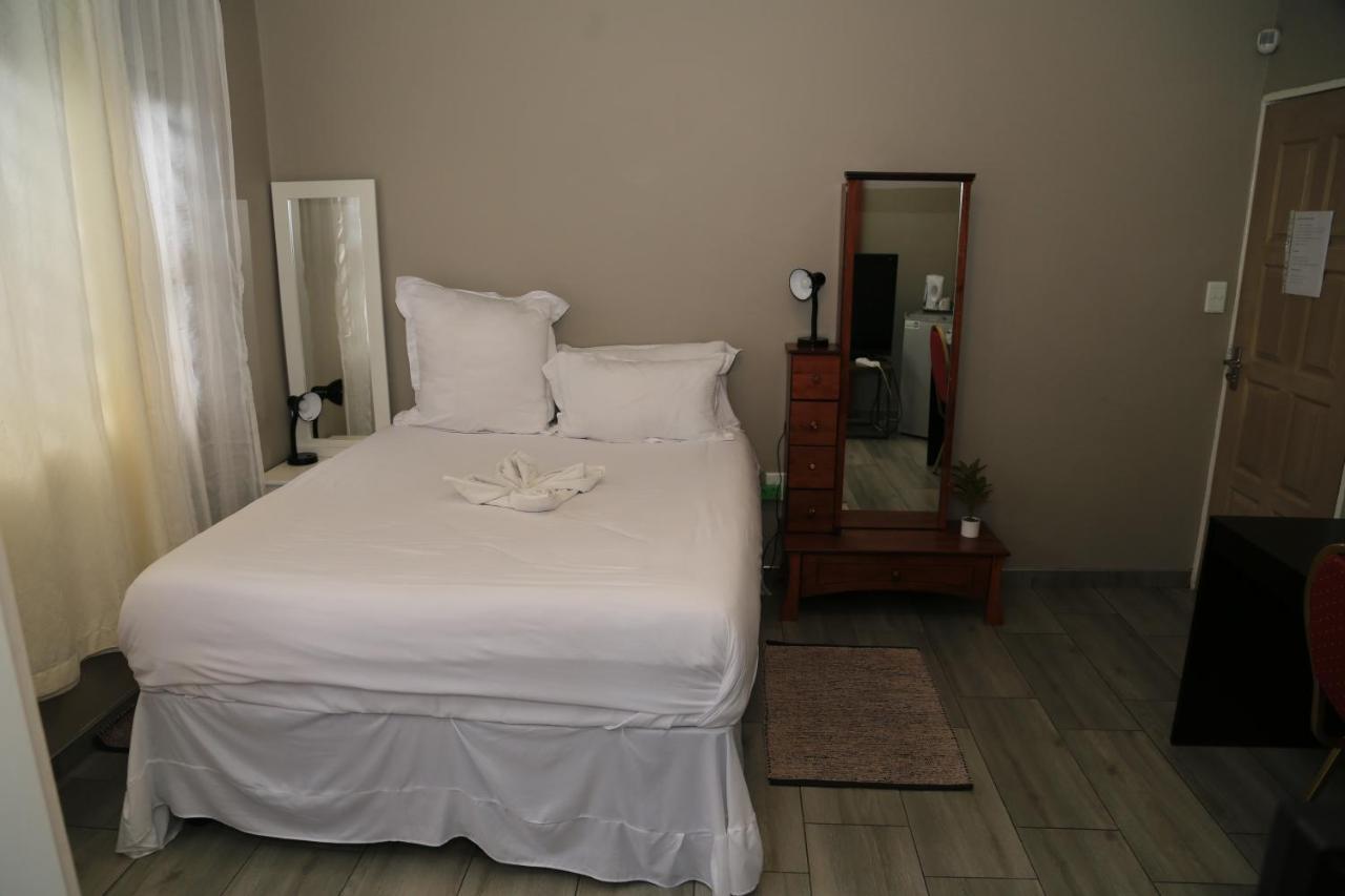 Coco Palm Bed & Breakfast Windhoek Exterior foto
