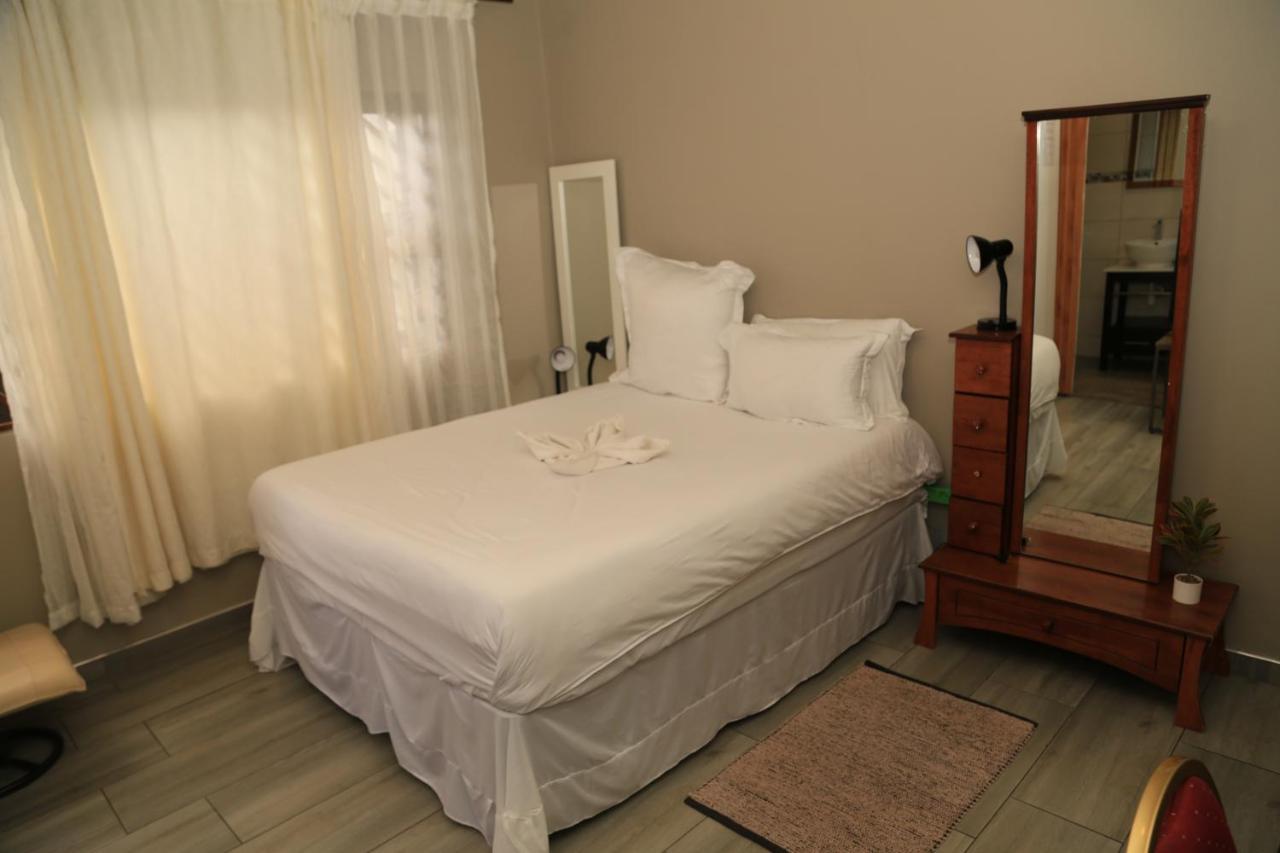 Coco Palm Bed & Breakfast Windhoek Exterior foto